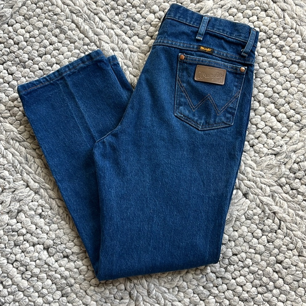 Wrangler Men's medium blue wash denim jeans